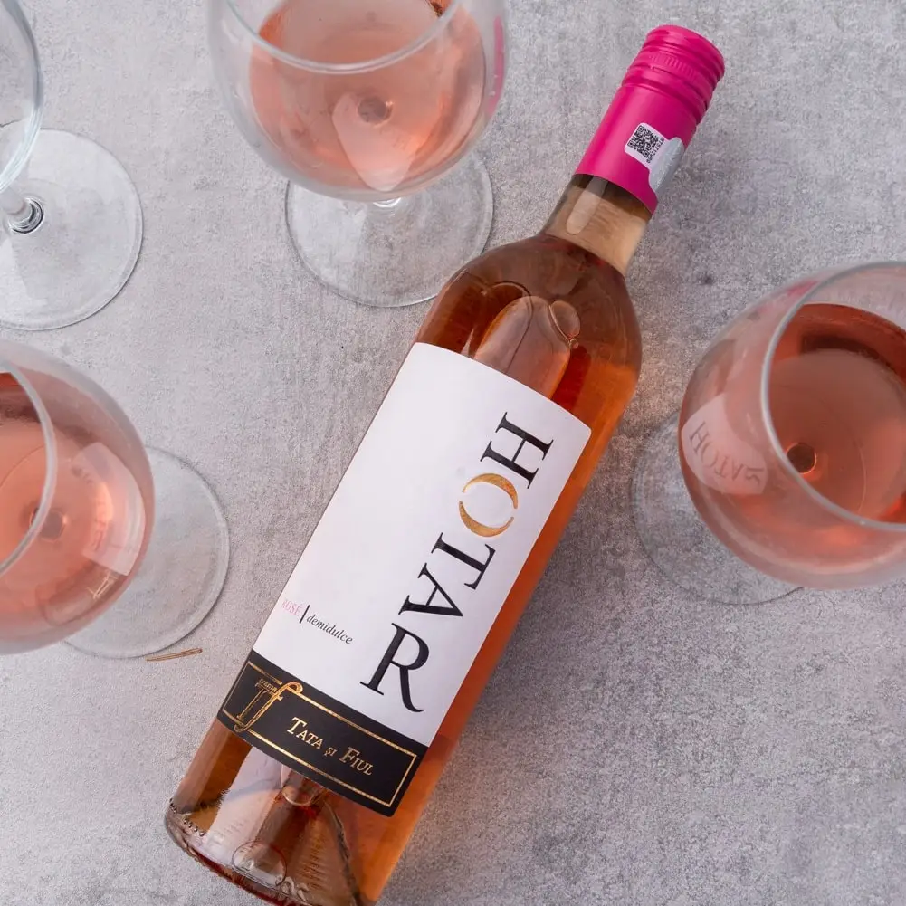 Vin roze sec versus demisec: ce alegi la masă?